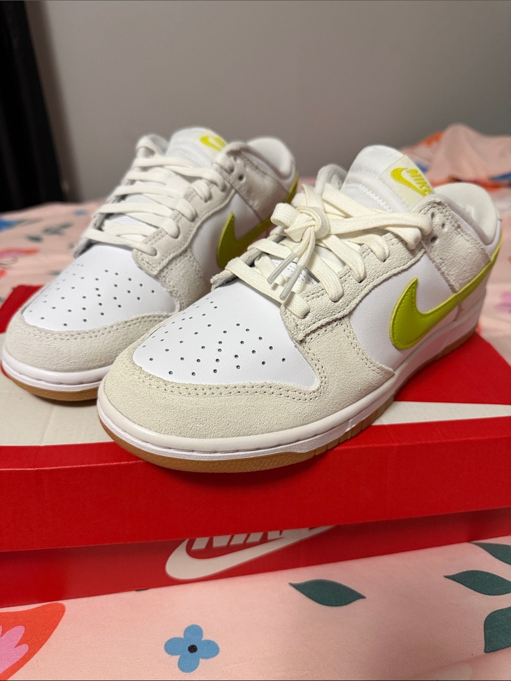 Nike Dunks women White and Lime Green Low-Top Sneakers